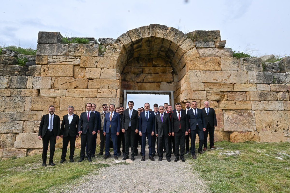 Uşak Valiliği tweet media