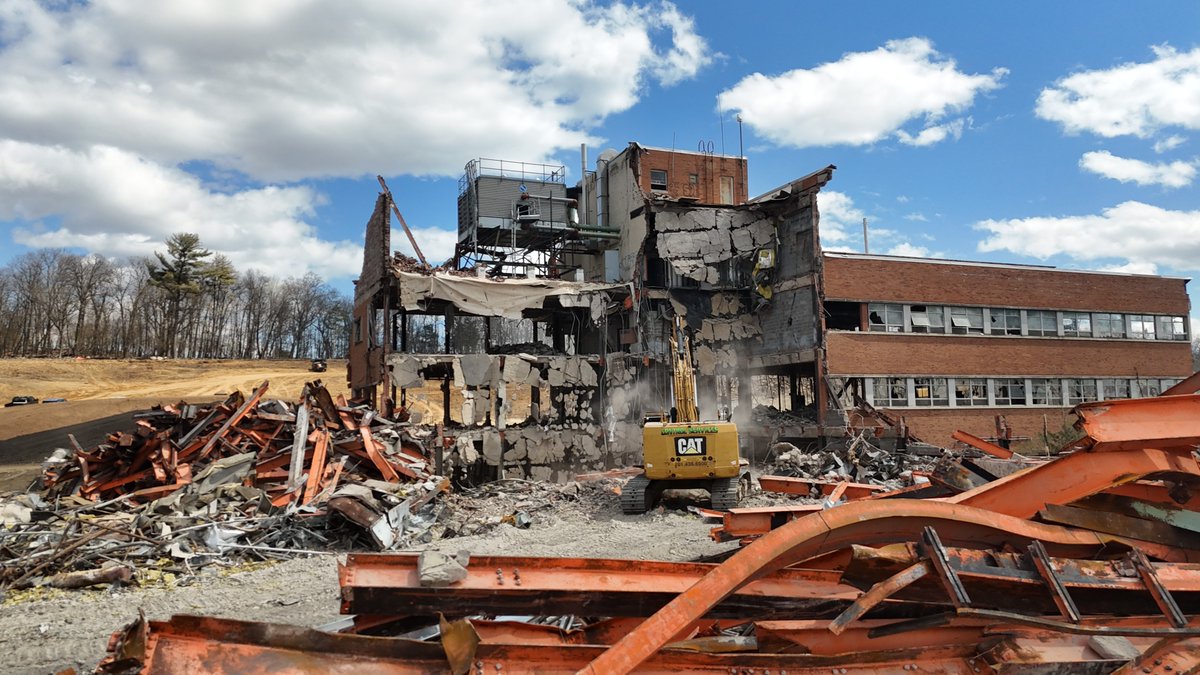 Espositocollc's tweet photo. Now that the final building is down here are some of our favorite demo pics from wayne!
#wayneNJ #NJ #JerseyShore #SiteWork #construction #espositoconstruction #demolition #DEMO #econtrol https://t.co/VOD7tNs4Sr