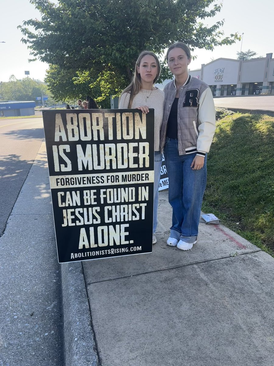 lakiederrick's tweet photo. Spent the morning outside the abortion facility in Bristol standing for life &amp; praying mothers and families choose life.

Thank you to @SFAbolition for helping facilitate this, &amp; we are so proud of our Club America students for courageously speaking Truth today. 
@tpusastudents https://t.co/8aXBoXU61O