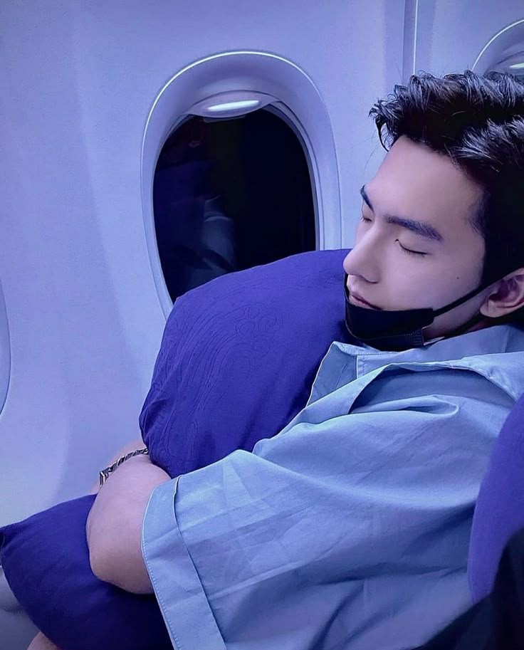 Lemonuude's tweet photo. Sok cool, padahal bocil abis
Bocil kesayangan lagi tidur 🥰🥰🥰 https://t.co/5Rk5kQgbFZ