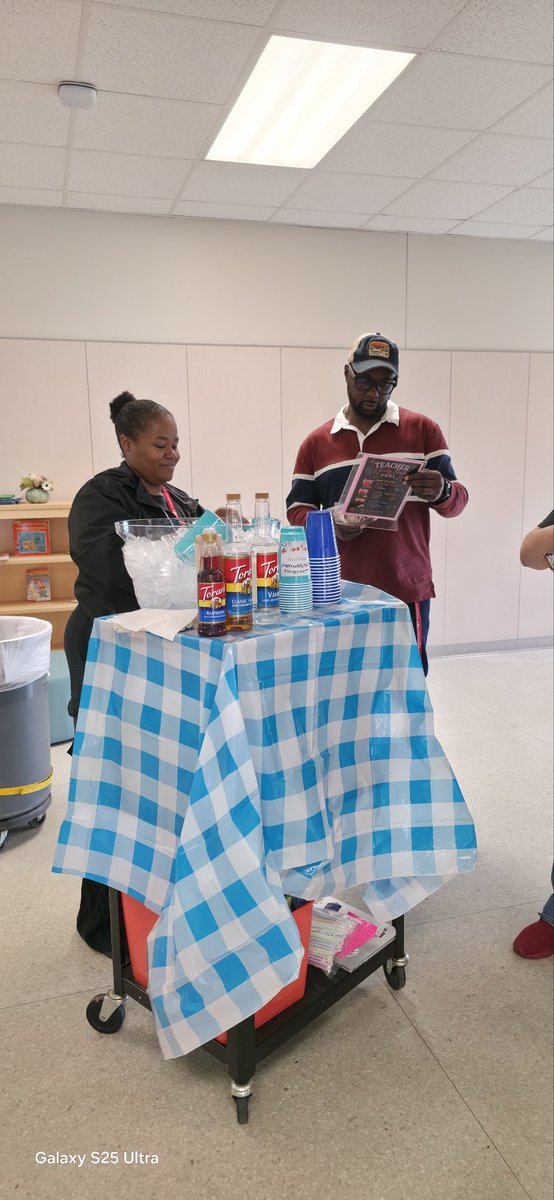 o_cabrera3's tweet photo. Ms.Goston is serving up dirty sodas today! to celebrate our teachers 😊🌟during teacher appreciation week 💖 @HillHawksES @JeanaMAdams @icoach_Walker https://t.co/tbH2oy8KqD