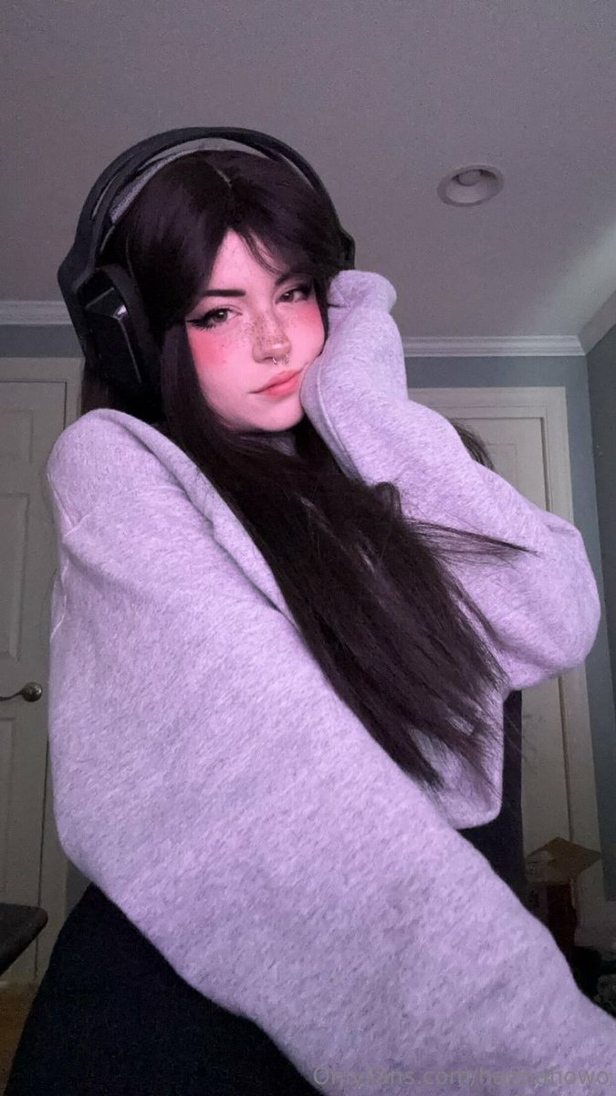 FauxSubStreamer's tweet photo. @wh0r3Millie https://t.co/SK1sV8DOVN