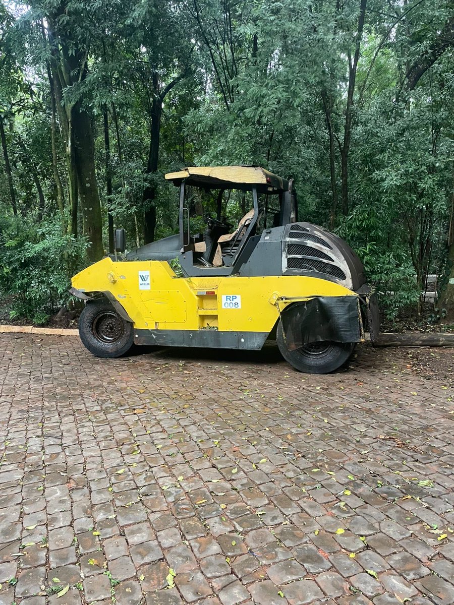proanalucia's tweet photo. A cidade tá cheia de buraco... mas a preocupação deles é o Parque do Ingá asfaltado
@prefdemaringa https://t.co/NXqBqcerlV