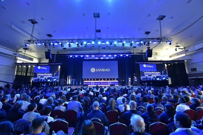 Junto a <a href="/Kicillofok/">Axel Kicillof</a> acompañamos a <a href="/hectordaer/">Héctor Daer</a> y los compañeros de FATSA en el cierre del 61° Congreso Nacional de Delegados en La Falda, Córdoba. 

La salud es uno de los sectores más castigados por el modelo de Milei y estos encuentros son claves para desarrollar una estrategia