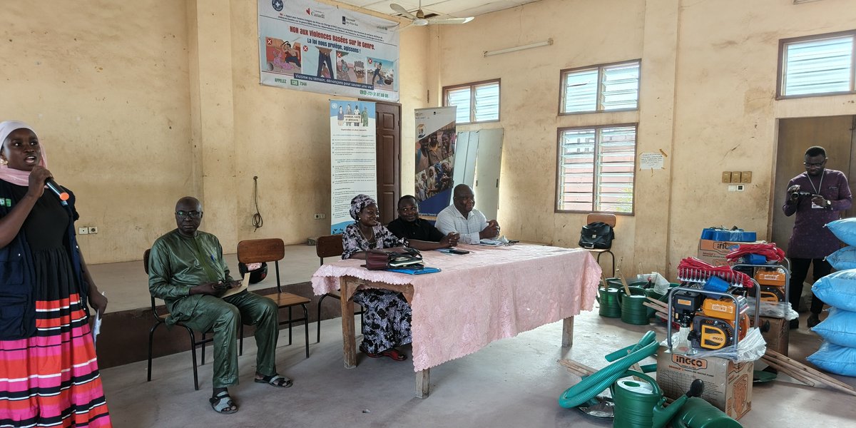 SOSBENIN's tweet photo. 🌱 « Nous étions hier des orphelins. Aujourd’hui, nous sommes devenus des responsables de familles. »

À Kandi, SOS Villages d’Enfants a remis des kits maraîchers à 5 groupements agricoles pour renforcer la résilience des familles vulnérables. 🤝

🔗 https://t.co/GCarlQaEBn https://t.co/Ypgywu1GVS