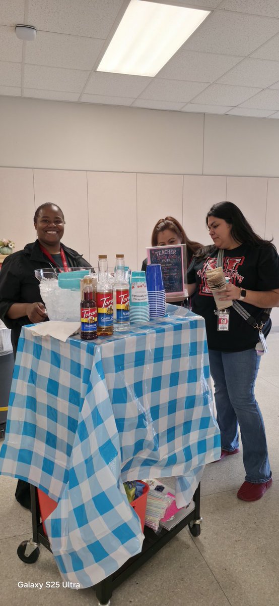 o_cabrera3's tweet photo. Ms.Goston is serving up dirty sodas today! to celebrate our teachers 😊🌟during teacher appreciation week 💖 @HillHawksES @JeanaMAdams @icoach_Walker https://t.co/tbH2oy8KqD