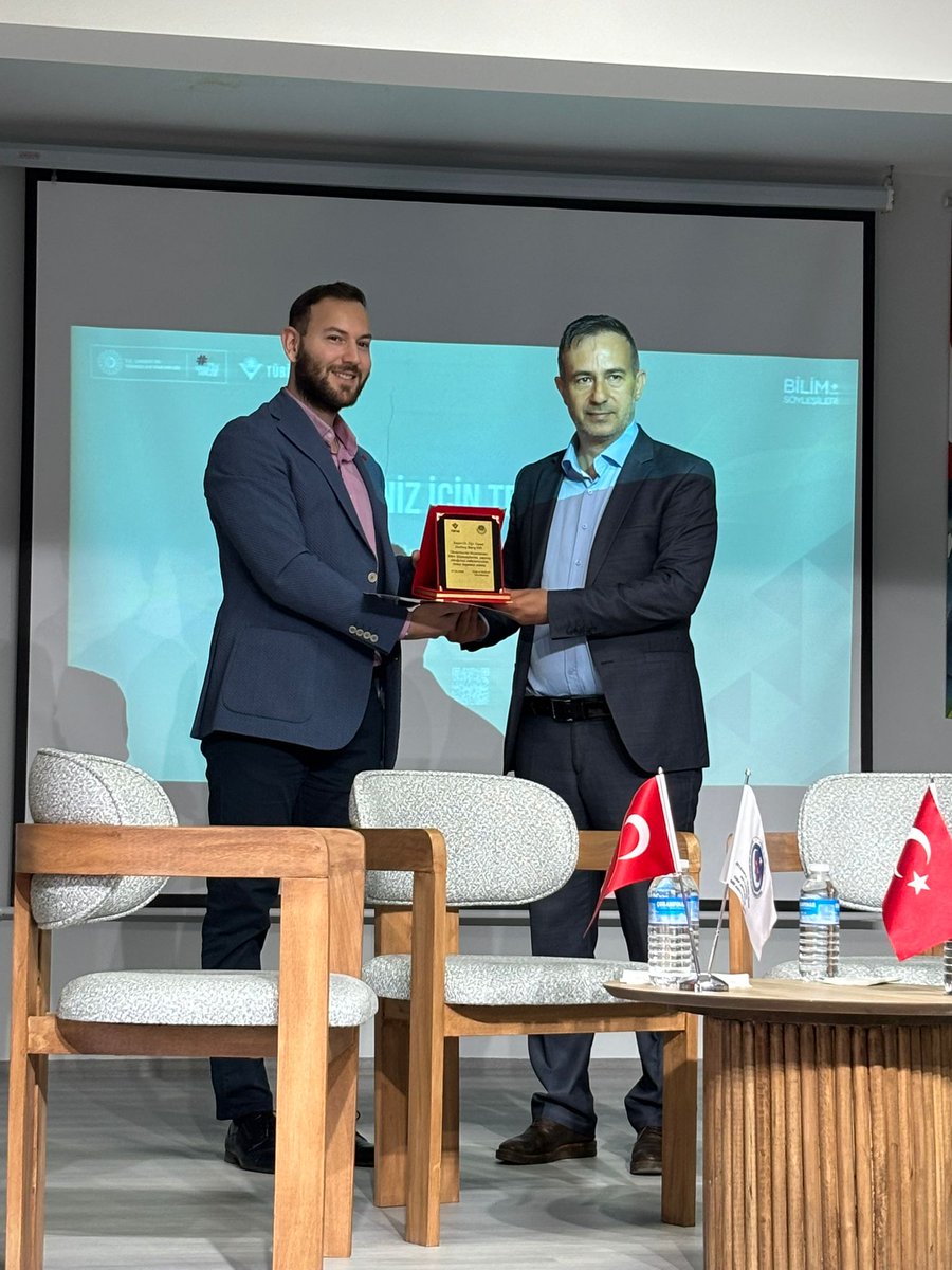 drdbariskir's tweet photo. TÜBİTAK Bilim Söyleşileri kapsamında İTO Beylikdüzü OSB Mesleki ve Teknik Anadolu Lisesinde "Yapay Zekânın Günlük Hayatımızdaki Görünmez Rolleri" başlıklı söyleşimi gerçekleştirdim. Öğrencilerin etkin katılımı ve yaratıcı cevaplarıyla güzel bir etkinlik gerçekleştirdik. https://t.co/ottvZlEkrl