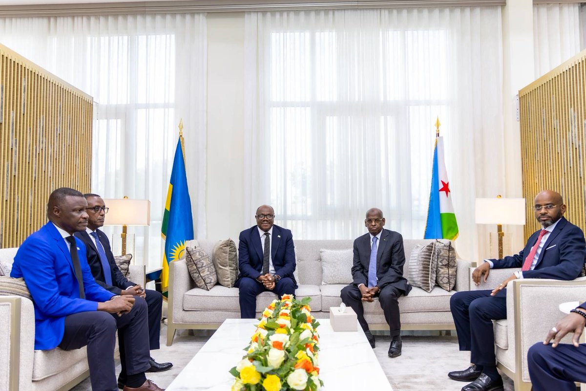 PrimatureRwanda's tweet photo. Prime Minister Nsengiyumva has arrived in Djibouti to represent H.E. President Kagame at the inauguration ceremony of President-elect Ismaïl Omar Guelleh, scheduled to take place tomorrow, 9 May 2026.

Upon arrival, the Prime Minister was received by his counterpart, Prime Minister @A_Kamil_Mohamed
----------------------
Minisitiri w’Intebe Nsengiyumva yageze muri Djibouti aho ahagarariye Nyakubahwa Perezida Kagame mu muhango w’irahira rya Perezida watowe, Ismaïl Omar Guelleh, uteganyijwe kuba ejo ku wa 9 Gicurasi 2026.

Akigera muri Djibouti, Minisitiri w’Intebe yakiriwe na mugenzi we, Abdoulkader Kamil Mohamed.
