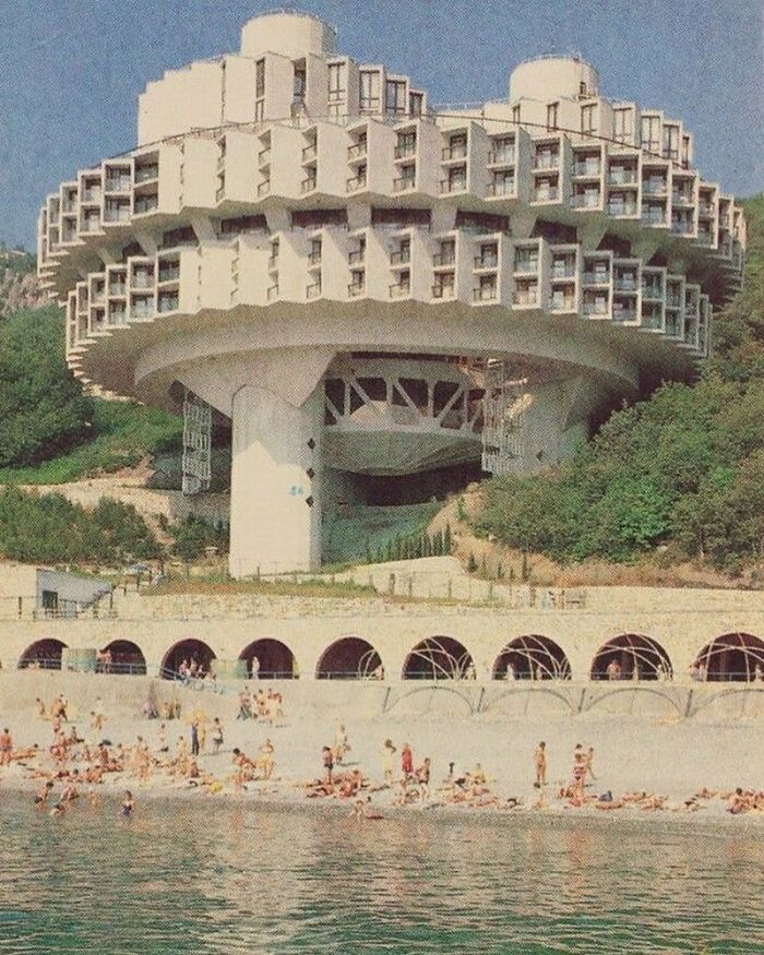 eastblocvisuals's tweet photo. Druzhba Sanitorium in Crimea, USSR, 1985. https://t.co/N8DHvwDJT5