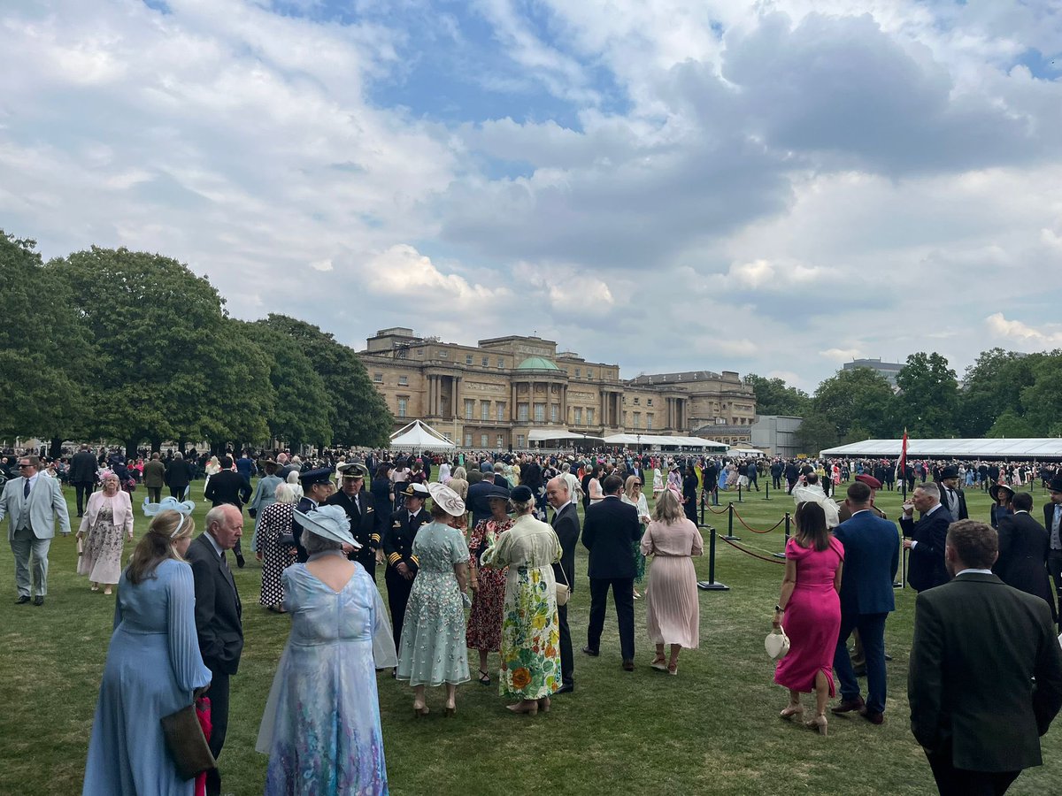 ArtusGaliay's tweet photo. 8 mai 2026: il y a 81 ans, le triomphe de la liberté en Europe !

Heureux de commémorer cette belle journée, le matin à #LaMadeleine … et l’après midi à Buckingham Palace avec Will and Kate! #8Mai1945 https://t.co/IaqJb805n5