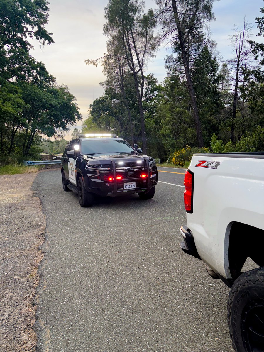 ChpClear's tweet photo. 🚔 Fun Fact Friday 🚔

Did you know California Vehicle Code section 21809 requires drivers to “Move Over” for emergency vehicles, tow trucks, and highway workers stopped on the roadside with flashing lights? https://t.co/n07t9swSqH