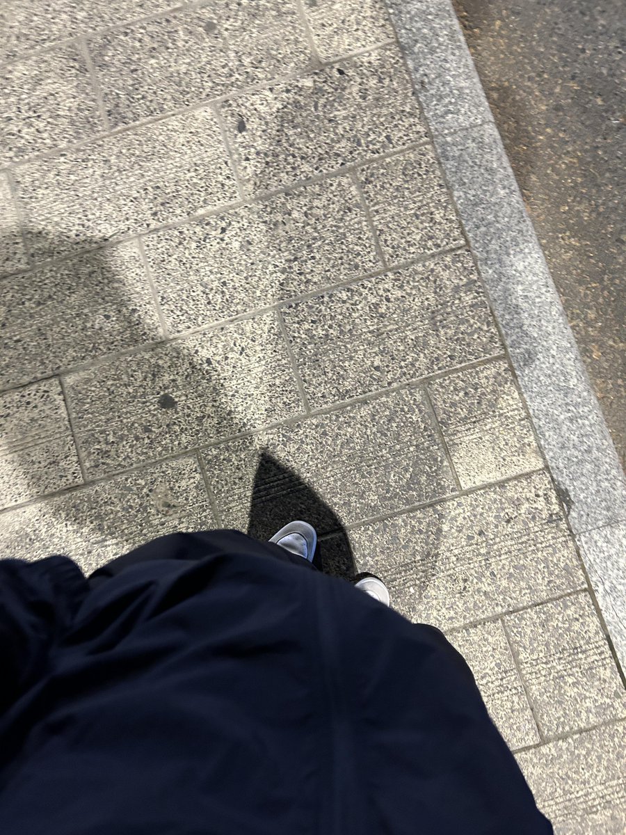 yiospxbs's tweet photo. ヘッドホンをつけて夜に散歩する😁 https://t.co/AMw1tFU1c7