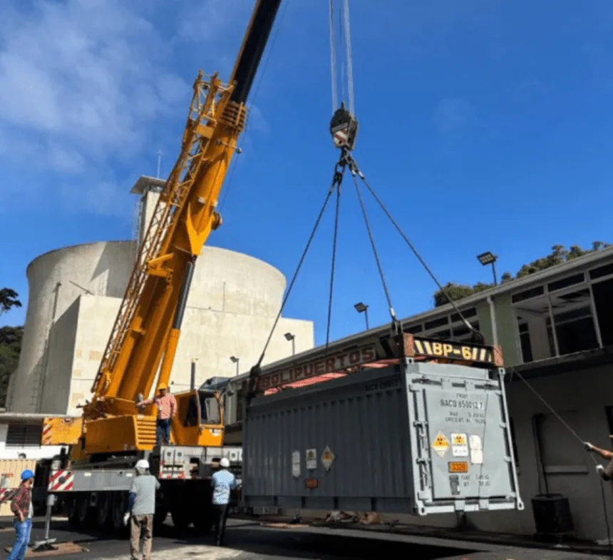 ReporteYa's tweet photo. #8May #Venezuela #EEUU #Nuclear #IVIC
EE UU y Venezuela completaron el retiro de 13,5 kg de uranio enriquecido del reactor RV-1 del IVIC, en una operación de seguridad nuclear coordinada por la Oficina de No Proliferación Nuclear de EE UU, según informó la Embajada estadounidense. - @eldiario