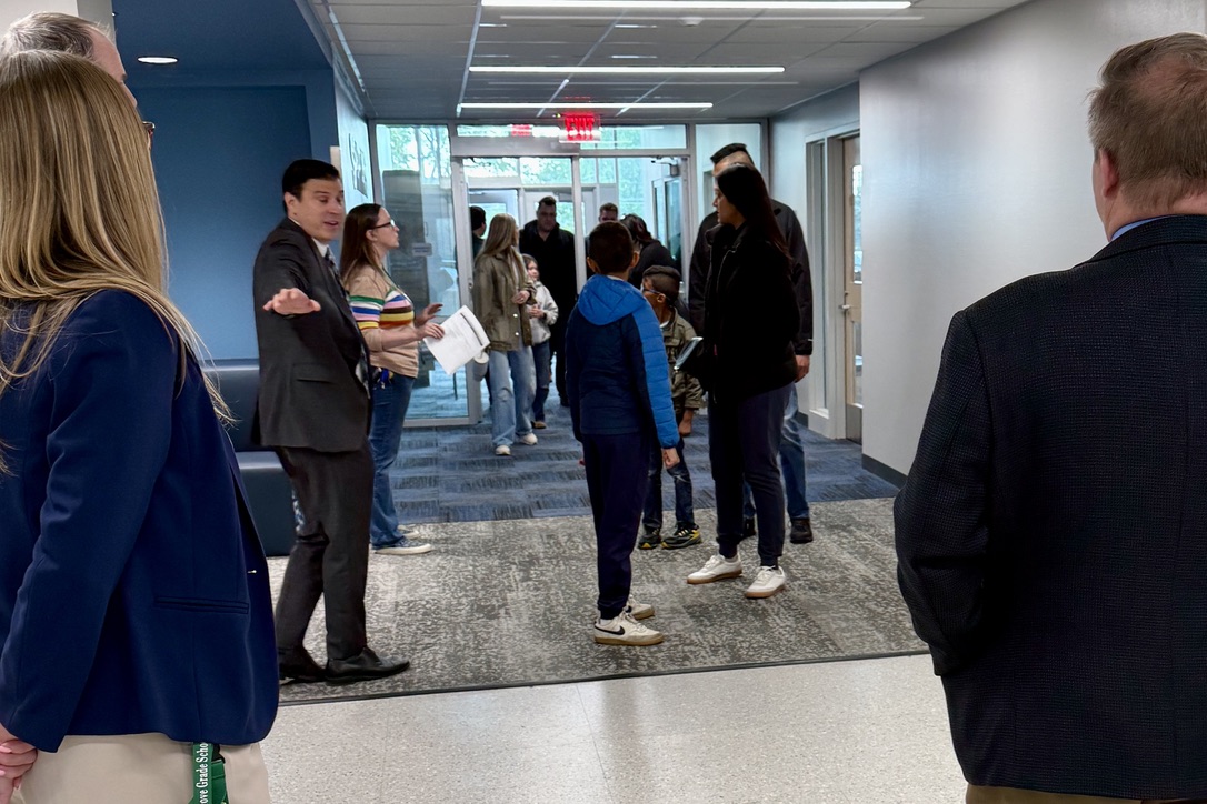 DGDistrict58's tweet photo. What a great Future Spartan Night at Herrick! Incoming 6th &amp; 7th grade students and families learned about middle school life, met staff and got a glimpse of what’s ahead. We’re excited to welcome our future Spartans next year! #dg58pride #HMSFutureSpartans https://t.co/jN6cHQfPA9