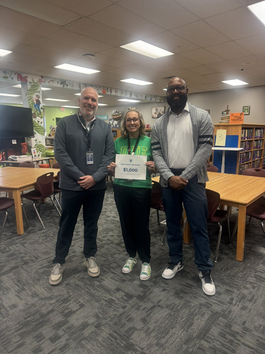 DUE_Principal's tweet photo. Mrs. Bradshaw and Mrs. Kastner both received a WSD mini grant! Thank you to the WSD Foundation for helping support STEM in our school! #WeAreDuello @WSDinfo https://t.co/ZGIXounKq0