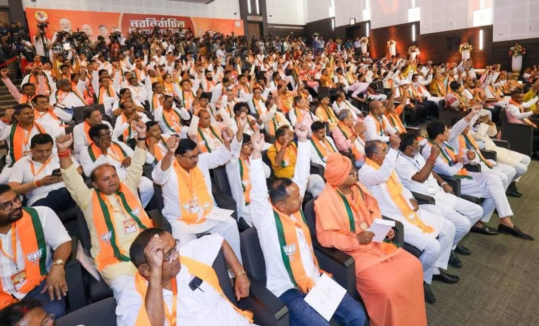 BjpBiplab's tweet photo. Attended the meeting of the newly elected BJP Members of the Legislative Assembly of West Bengal in the august presence of Hon’ble Union Home Minister Shri @AmitShah Ji. https://t.co/BmKSzVFm5l