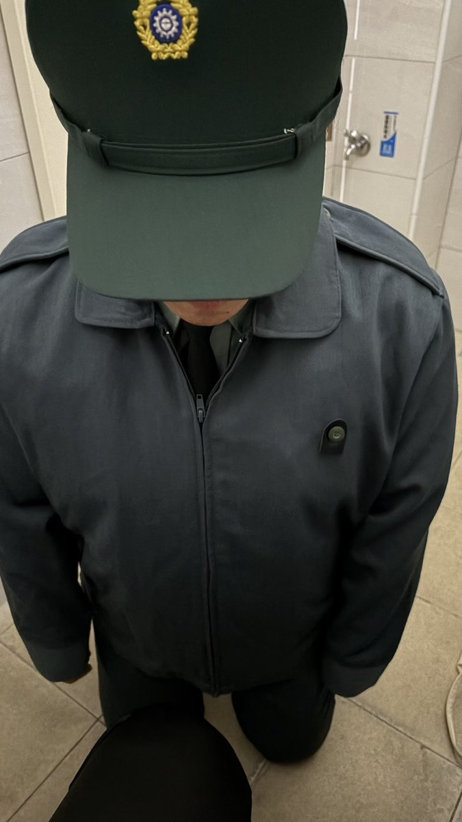 Uniformdogchen's tweet photo. 乖乖被主人@chenliheng12 訓練的小軍犬
#軍犬 #訓練 #有主 #軍警制服 #調教 #軍服 #軍便服 https://t.co/zjq38QHoUg