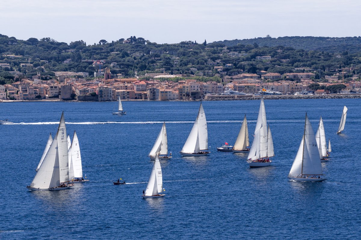 NautiqueSTropez's tweet photo. Les Dames de Saint-Tropez entrent en scène  : https://t.co/1fH9Ije8nC https://t.co/b6tVHTGnm3