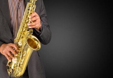 Me he mudado a un piso de alquiler. Todo bien el primer día, hasta que mi vecino se ha puesto a tocar el saxo toda la tarde y noche. No he pegado ojo. He pedido explicaciones. Pero mi vecina resulta ser una ancianita. Aquí nadie toca ningún instrumento, me dice. 👉🏻👉🏻👉🏻