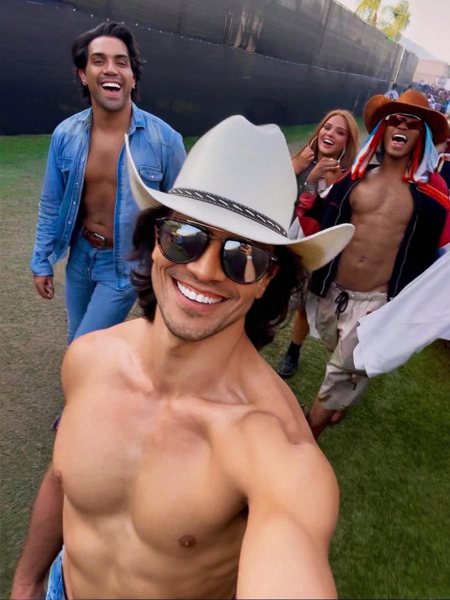 AntonioShowLA's tweet photo. 🤠 5 bts pix of #Coachella2026
#musicfestival #KaceyMusgravesConcert #dancers #uncertaintx https://t.co/uBTUp3y023