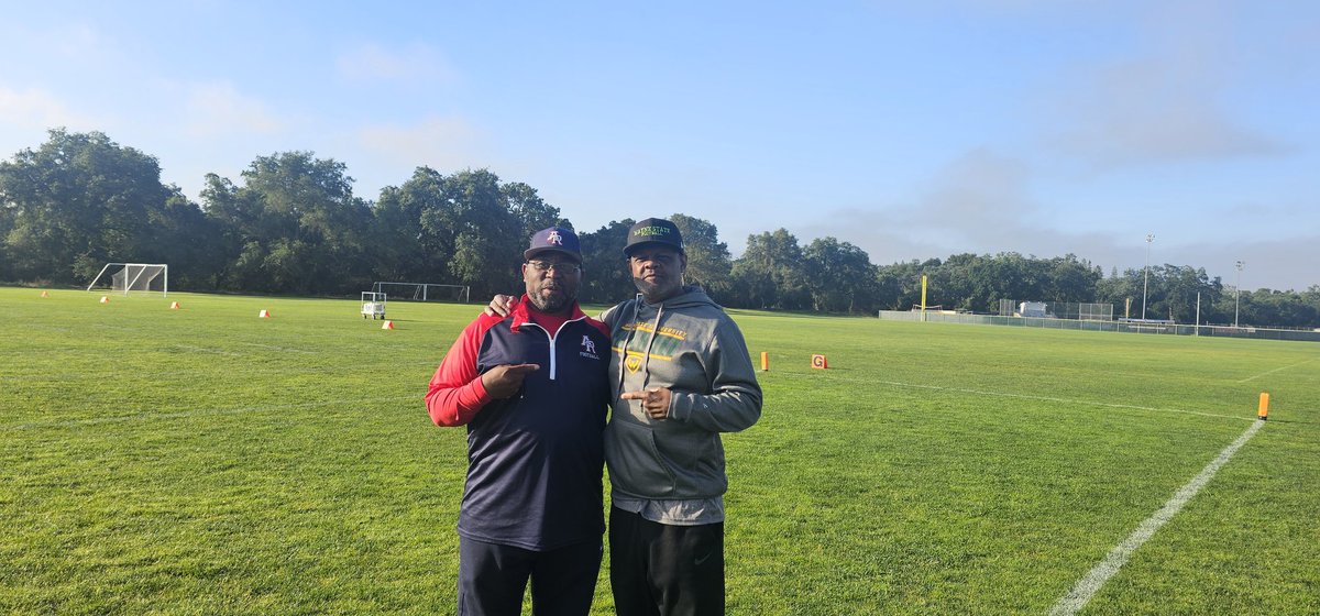 CoachThurman44's tweet photo. Specual thanks to Coach Haynes and the entire ARC football coaching staff for welcoming me to watch practice yesterday. Great to come back and visit my Alma mater. #ARCBeaverFootbal #WayneStateU #NorCalFootball #WSU #ARC https://t.co/QDnvgFBj8F