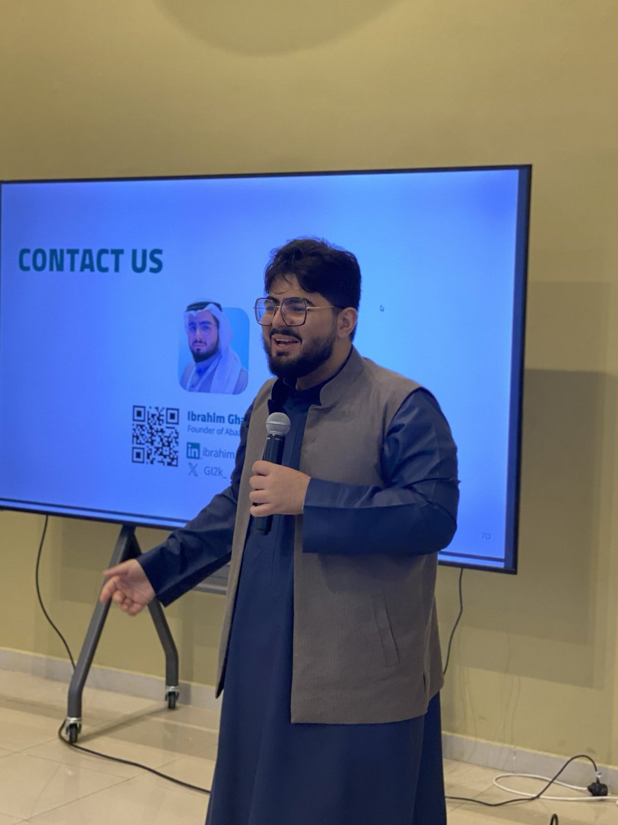 GI2k_'s tweet photo. سعدت بتواجدي كمتحدث في جلسة حوارية لطالبات التصميم الصناعي في @EffatUniversity، تحدثنا فيها عن أهمية الطباعة ثلاثية الأبعاد، ومستقبل سوق العمل للمصمم الصناعي، وكيف أصبحت الفجوة بين “التصميم” و “التصنيع” من أكبر التحديات في المجال اليوم.

النقاش كان ممتع جدًا، خصوصًا لما بدأنا نتكلم عن كيف ممكن المصمم يحول أفكاره إلى منتجات حقيقية قابلة للتصنيع بدل ما تكون مجرد تصاميم جميلة فقط، مع تجارب عملية قمنا بها في @Abaad_Saudi.

متحمس أشوف هذا الشغف والطموح من الجيل القادم في مجال التصميم الصناعي.

#التصميم_الصناعي #الطباعة_ثلاثية_الأبعاد #التصنيع_الرقمي