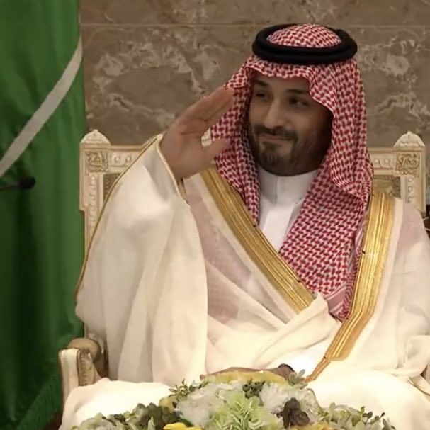 معزي الثاني ما يشبهـه أربعين
شبيـهٍ لجـده و أبـوه أبـو فـهـد

والفتنة اللي شبّها إبليس اللعين
جـاها محمد ثـم ماتت فالمهد