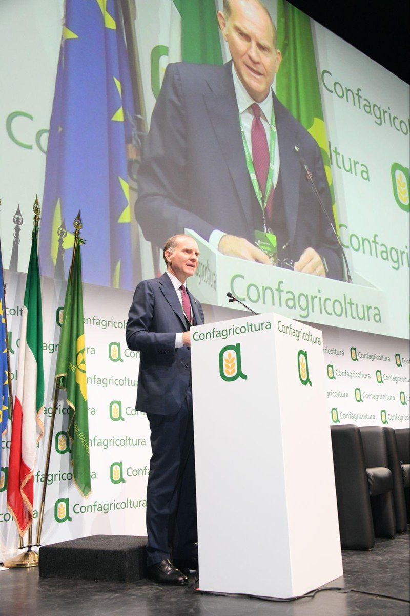L'intervento del Presidente del Consiglio <a href="/GiorgiaMeloni/">Giorgia Meloni</a> conclude la prima parte del Forum "L'Agricoltura, Il Futuro" <a href="/masgiansanti/">Massimiliano Giansanti</a> <a href="/GPichetto/">Gilberto Pichetto</a> <a href="/FontanaPres/">Attilio Fontana</a> #noisiamoconfagricoltura