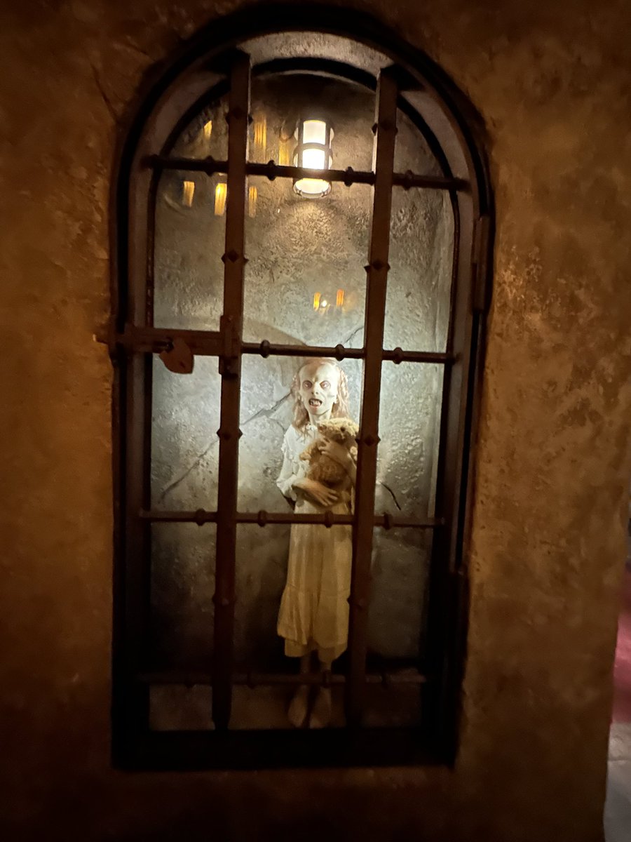 Forever Freaks Of Halloween Horror Nights tweet media
