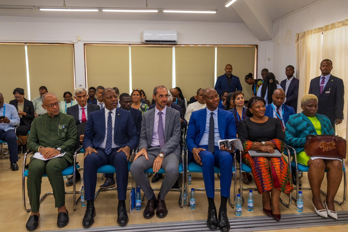 LucGnonlonfoun's tweet photo. São Tomé-et-Principe valide sa Stratégie Intégrée 2 Financement pr le Dévpt Durable. Une stratégie portée par le Gouvt, qui domestique le cadre intégré 2 financement et fournit 1 outil concret pr opérationnaliser la Stratégie Nat. de Dévpt. #SaoTomeEtPrincipe #INFF #ODD #Finance https://t.co/0fFFe9ELfm