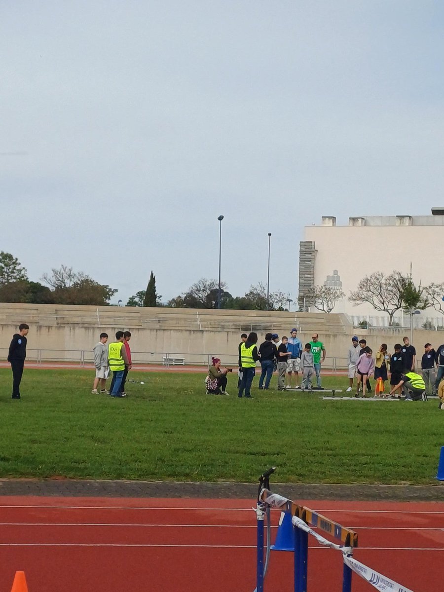 IESFTarrega's tweet photo. Preparats per al llançament! Els alumnes 2ESO disfruten d'un dia de ciència divertida. #ciencialtarrega https://t.co/SD6VUMl9wT