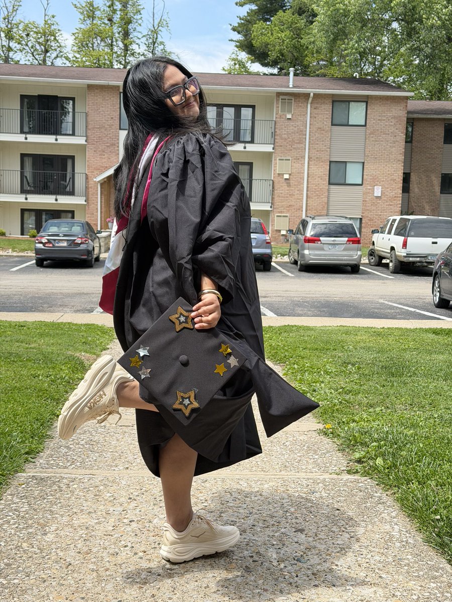 rishav17mufc's tweet photo. Congratulations Paromita👩‍🎓❤️
#IUBGrad26 https://t.co/3YhhECpGQ4