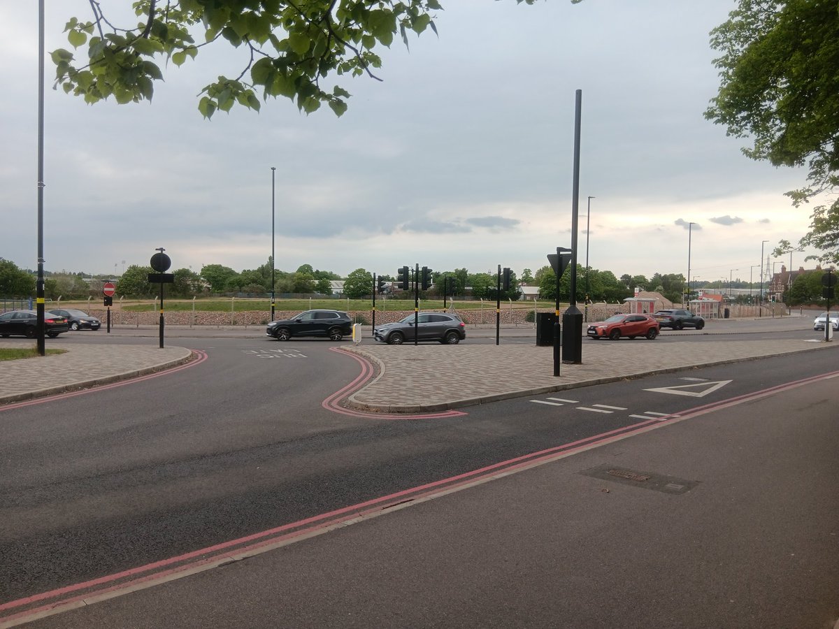 x_brum's tweet photo. Whilst we wait how the people of Perry Barr have voted, volunteers across the whole city help keep this place clean and tidy 365 days a year. x2 bags of litter across Perry Barr Village/Aldridge Road B42. LOVE YOUR BRUM #OneMillionbags #Cleanerbrum @MorriamJan https://t.co/YJzuhgXQPX