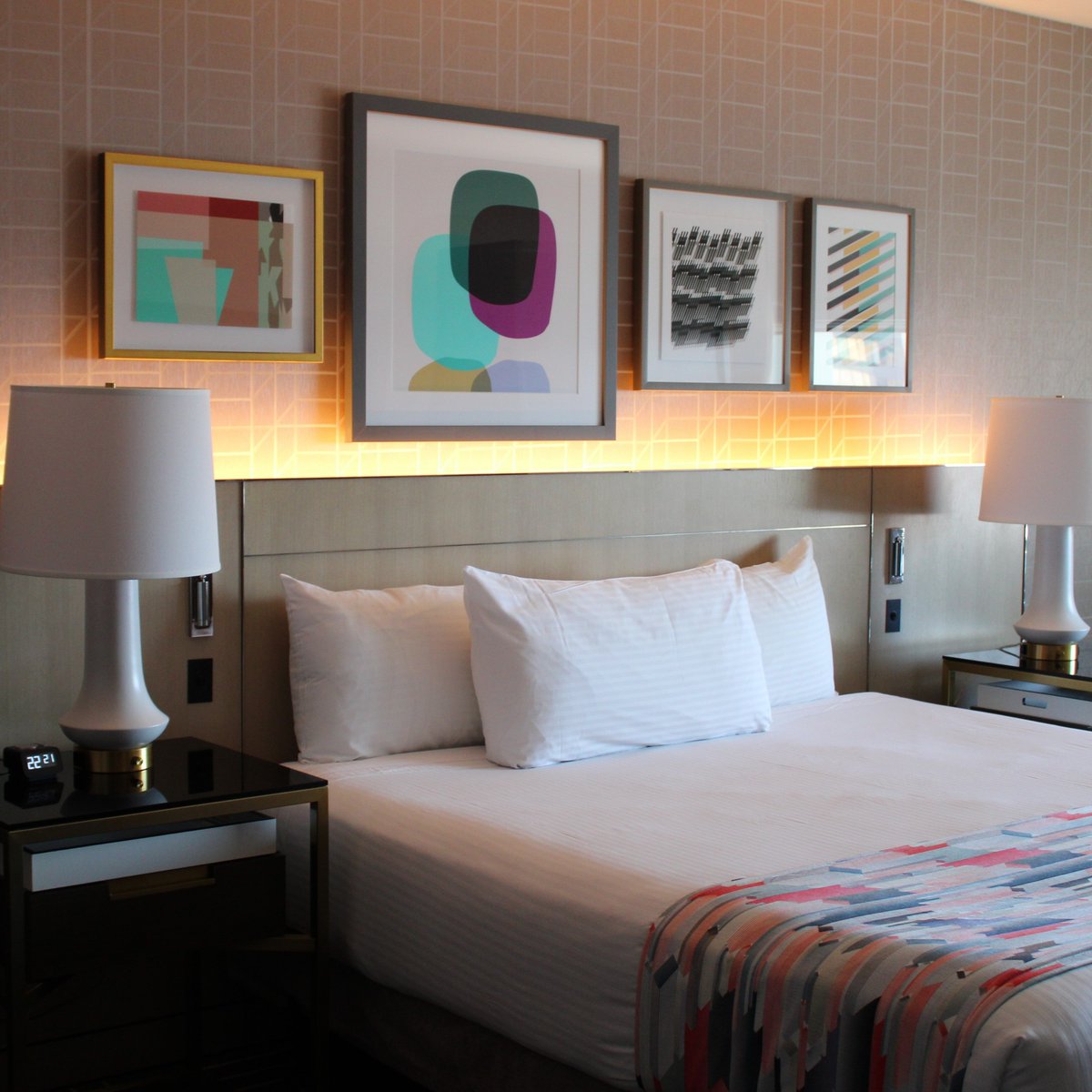 fremont's tweet photo. Hit the jackpot with up to 30% off your hotel stay when you book online!
🔗 https://t.co/gsxIyrx4ke https://t.co/BCgM2PJizk