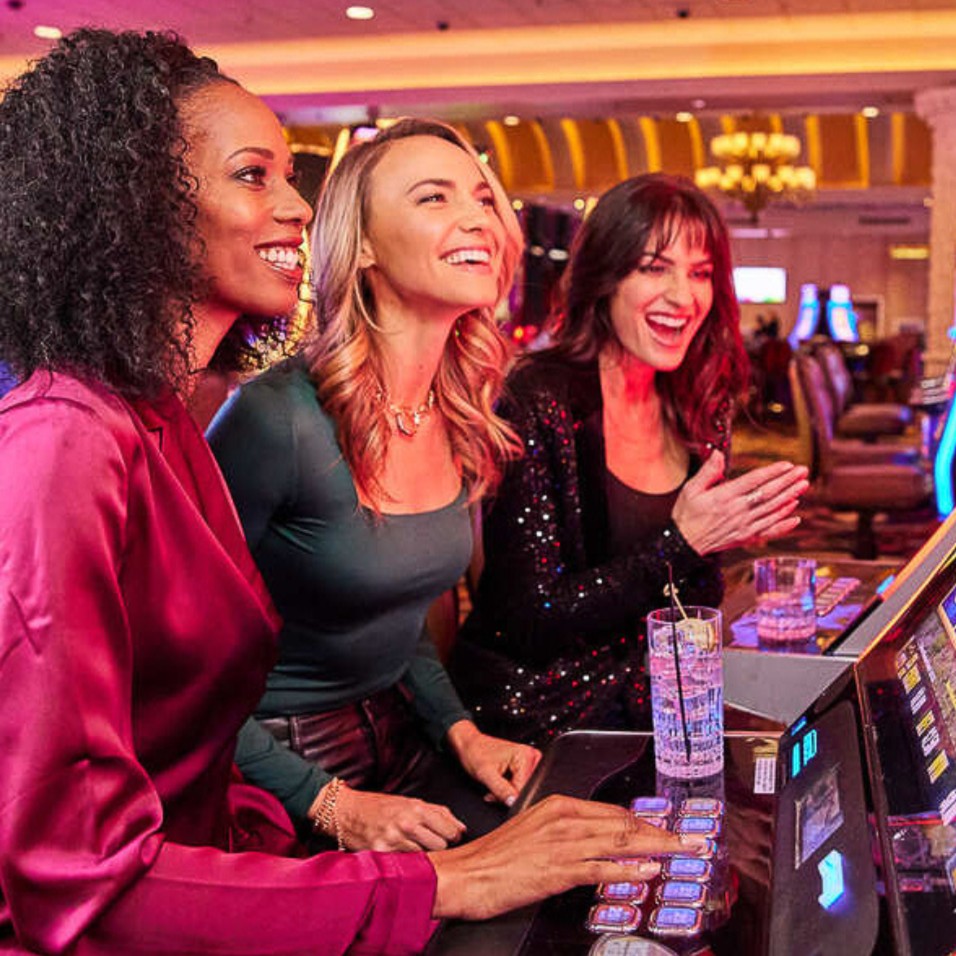 fremont's tweet photo. Hit the jackpot with up to 30% off your hotel stay when you book online!
🔗 https://t.co/gsxIyrx4ke https://t.co/BCgM2PJizk