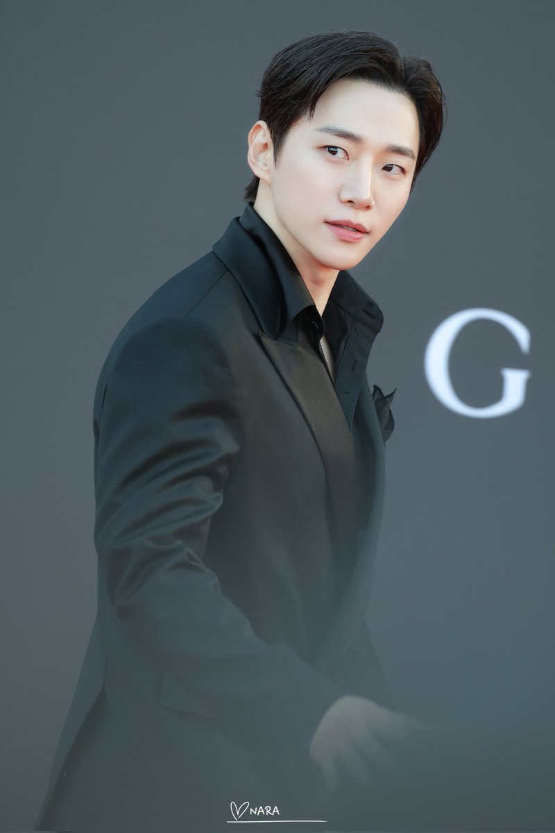 오늘 힘들게 👑왕자님 얼굴 영접💛

2026.05.08.
#백상예술대상_레드카펫 #이준호 #LeeJunHo #ジユノ