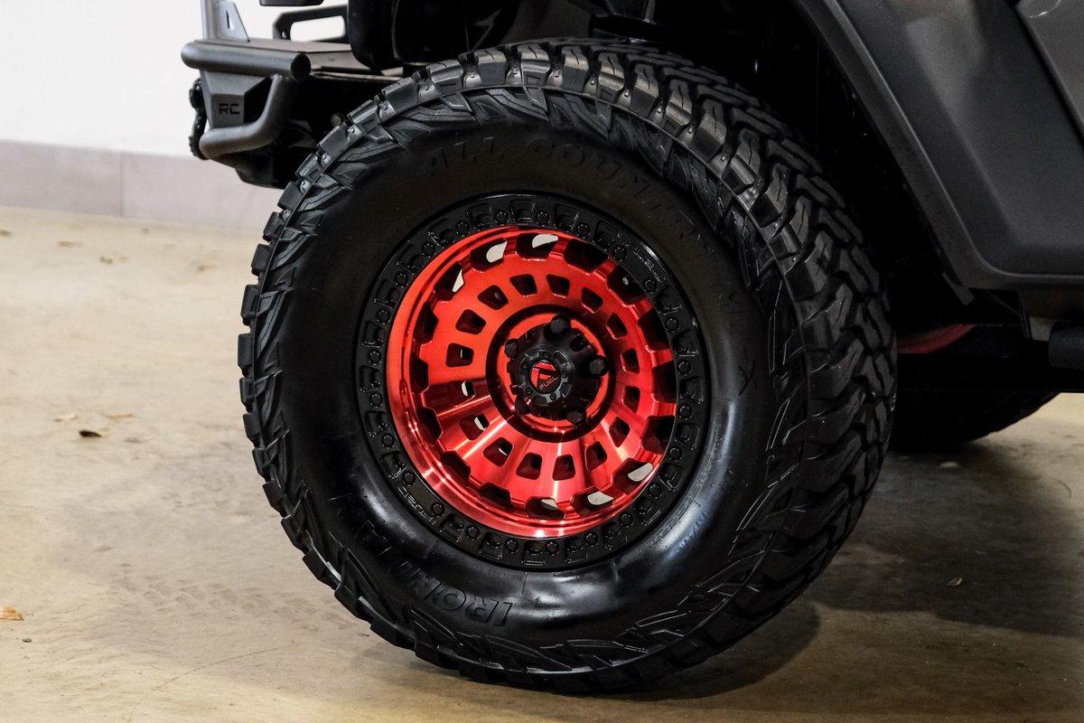 TXVExchange's tweet photo. 2021 Jeep Gladiator Sport - $29,900

Exterior: Sting-Gray Clear Coat
Interior: Black
Engine: 3.6L V6
Transmission: Manual
Drivetrain: 4x4
Mileage: 39,197
City / Hwy MPG: 16 / 23

#Jeep #Gladiator features: https://t.co/Ohpb9ysuxi https://t.co/dp5S4Obz81