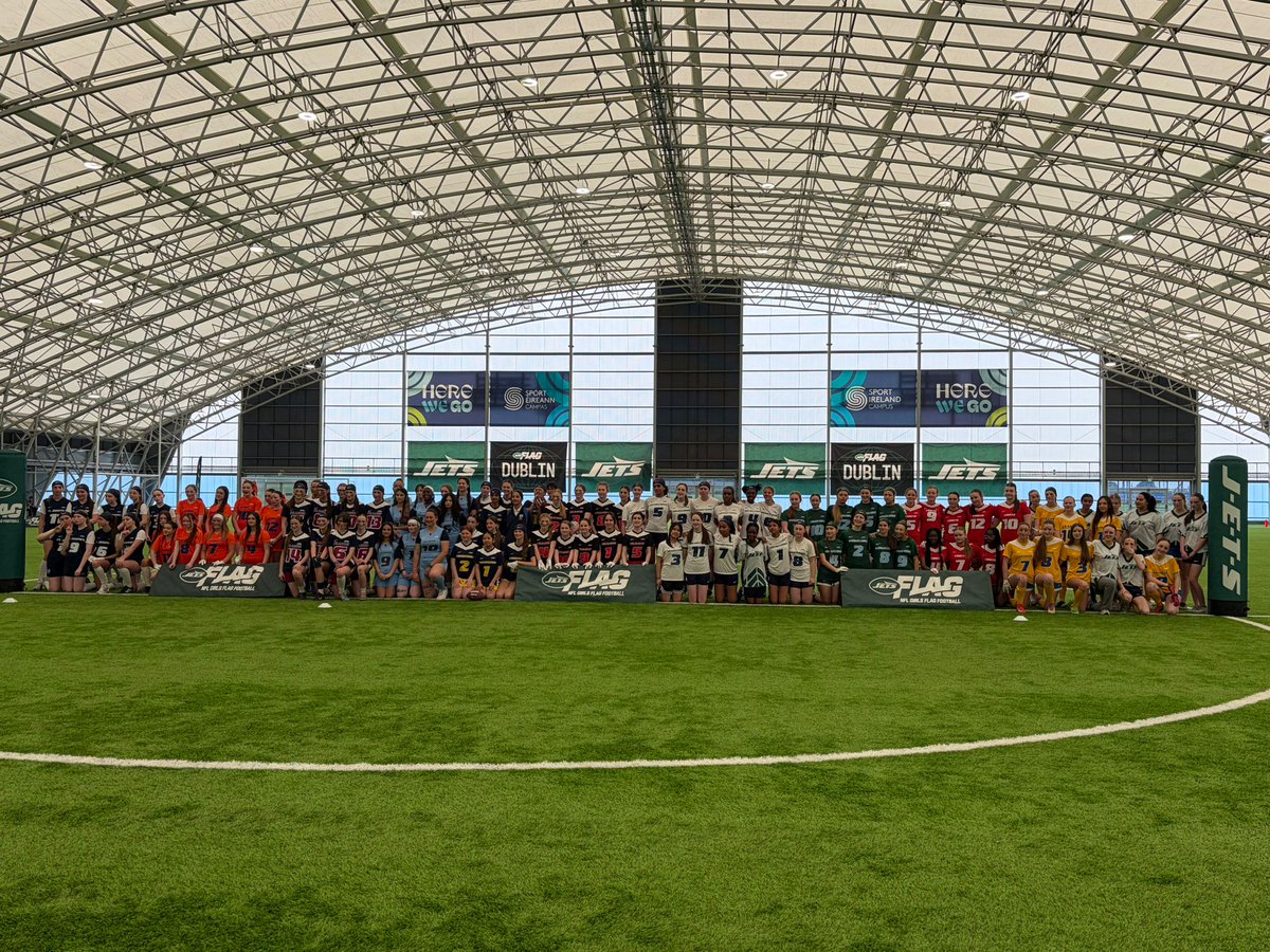 BelmayneEtss's tweet photo. Finished 3rd place overall in the @NFL plate comp, great day out and a big thanks to the New York Jets for organising  the day - mexican food truck, pick n mix for all students and coaches, hair braiding stations and chances to win prizes in a claw machine! Thanks Oisin! https://t.co/DduyOFfiQb