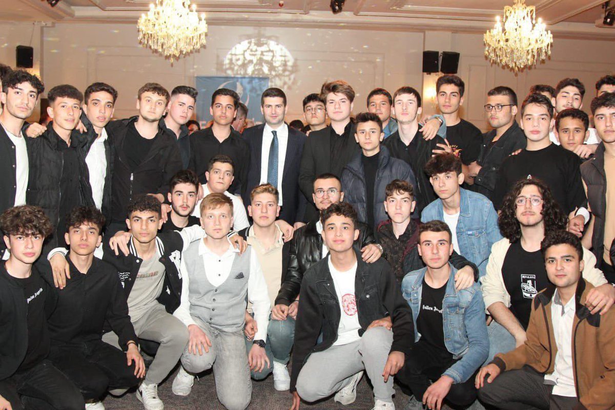 Maneviyatsız Milliyetçiliği reddediyoruz. 

Türk gençliğinin X, Y, Z gibi kapitalist kategorilere ayrılmasını reddediyoruz. Bir ve bütün görüyoruz…

Türk gençliğine fırsat verilirse atalarına layık birer kahraman olacağını biliyoruz.

Türk gençliğini Türkiye’nin her il ve