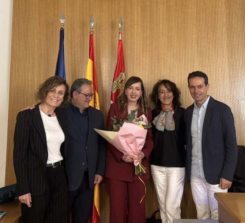 uadle_usal's tweet photo. Felicidades Lydia por la brillante defensa de tu tesis!!! https://t.co/9asTB2B1Aa