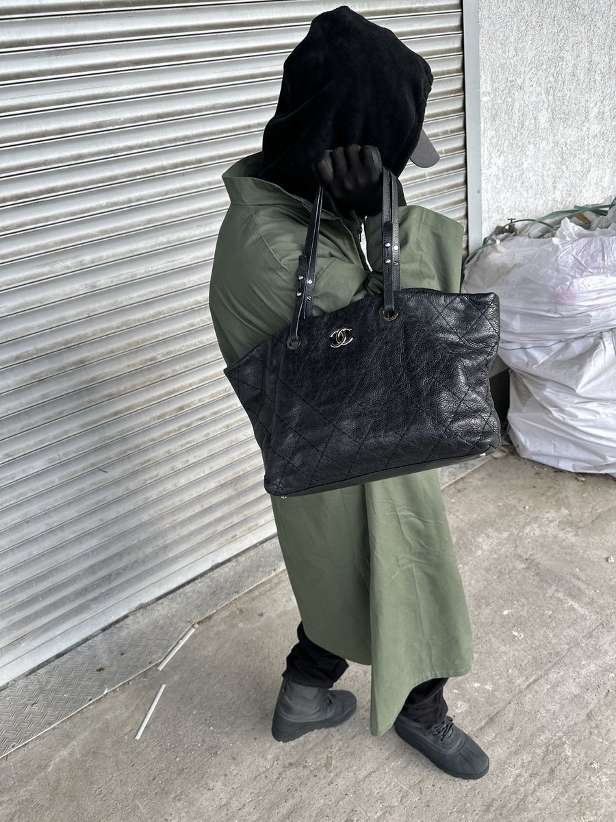 gregor_estevan's tweet photo. YEEZY TC-01 TRENCHCOAT OLIVE https://t.co/KkiqYLlxti