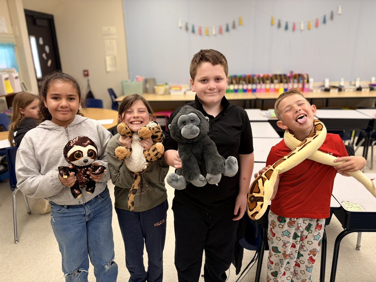 MrsLarson03's tweet photo. Our pal Emerson picked STUFFY DAY for our class from the Swag Wagon! 💙🧸💛 @STSD_McKinley @StaffordTwpEd https://t.co/9CuEvNWCPU