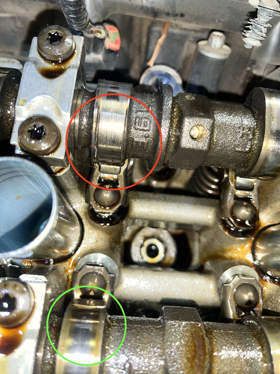 HandsOnAutoTech's tweet photo. Another Jeep 3.6L with Damaged Camshafts. I think this one should get an engine replacement. This is a lot of metal to have circulating through the engine. https://t.co/ESsDsSRD8Q