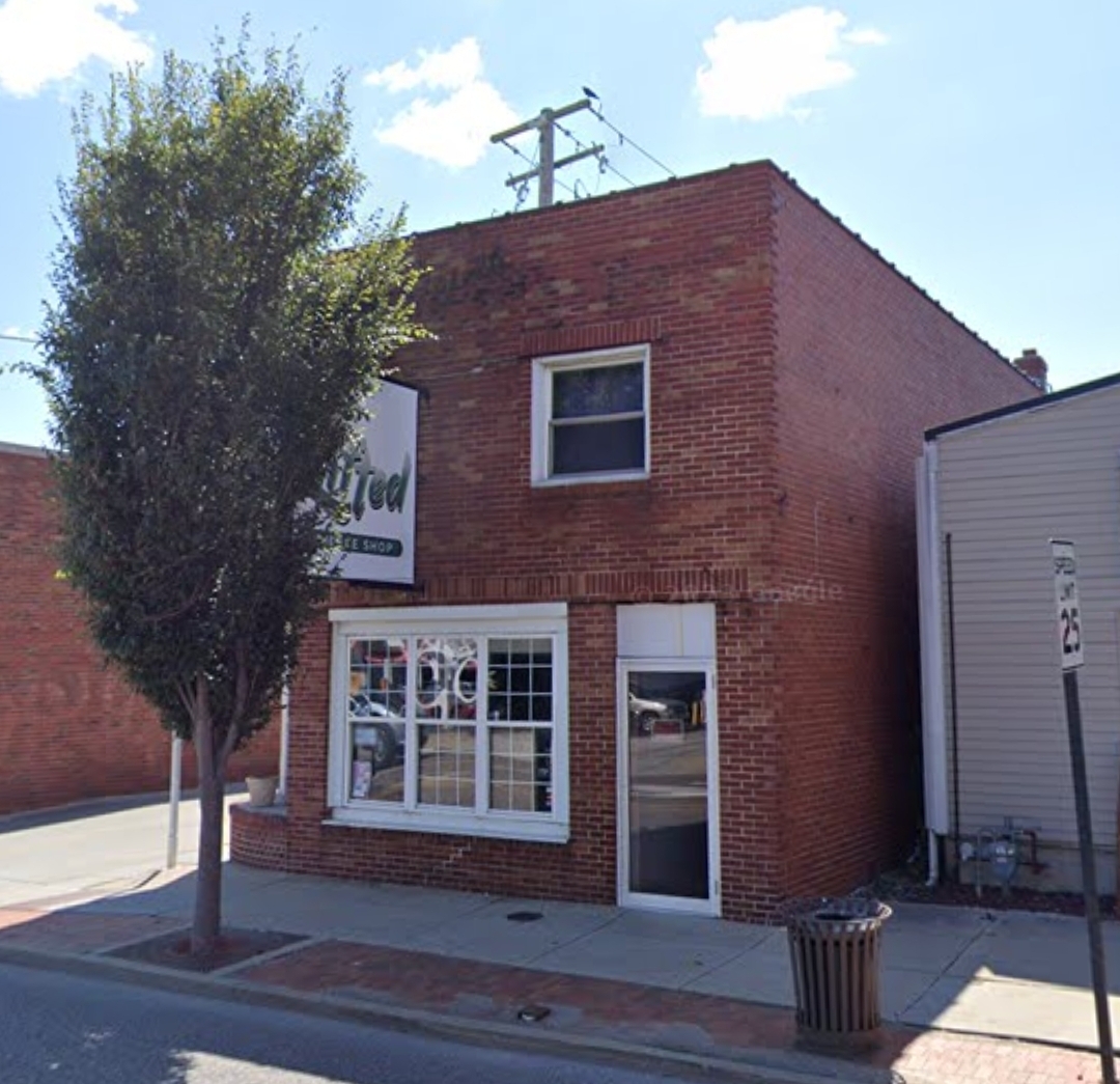 PressRooster's tweet photo. Here's a pic of the building we would be working in. We got a lot of shares in our first 24 hours, and we thank everybody for chipping in. Please, continue to share, as every little bit helps. Donations are hugely appreciated! https://t.co/uStt5W3WkA https://t.co/ssmcsUfSNB