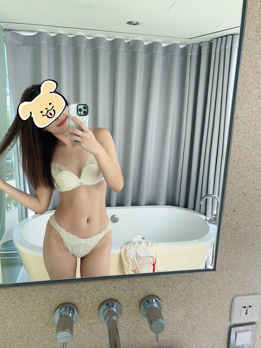 衣柜里喷了我最喜欢的香水 每次打开都好香 好喜欢 好幸福 ，心情好的时候我果然是世界上最可爱的宝宝。。。。。。。 #单纯 #农民工大叔 #常识修改 #迷糊  #反差婊 #女神婊 #媚屌 #倒贴 #舞蹈生 #丝袜 #高跟鞋 #男尊女卑 #恋臭 https://t.co/P1c0RqwyCm