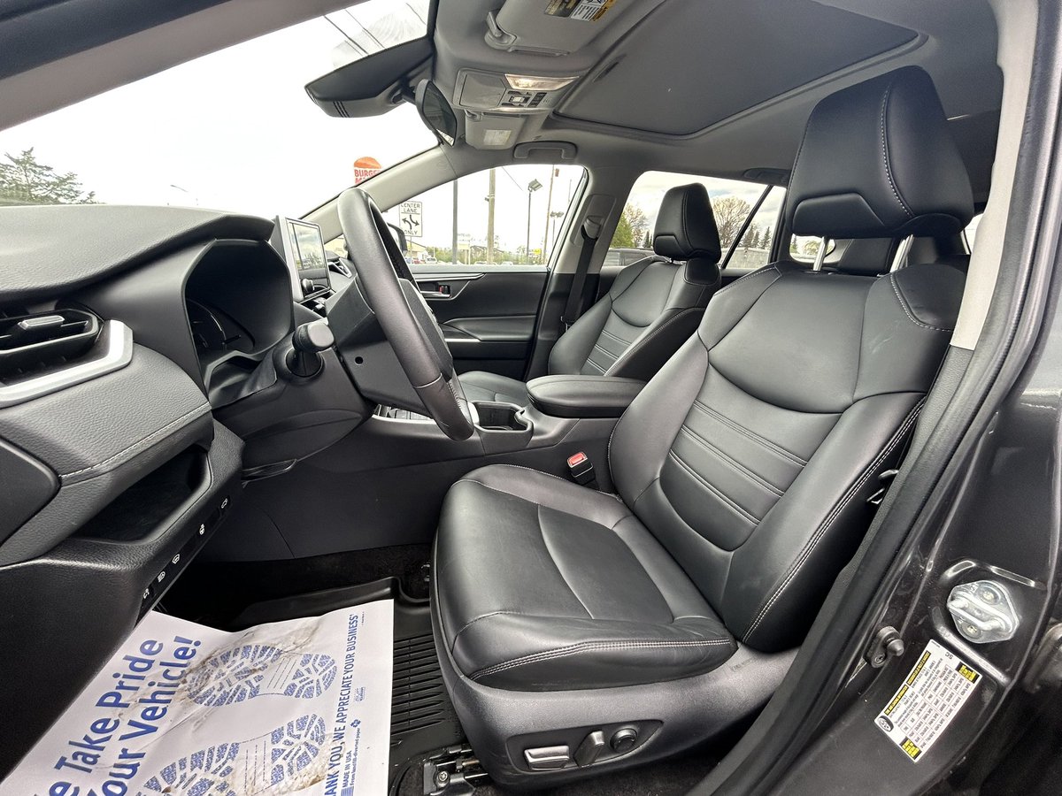 WilliamsFordPa's tweet photo. Low miles. Big vibes. The pre-owned 2024 Toyota RAV4 XLE Premium is packed with premium features and ready for your next escape 🌟

👉 $39,936
👉 24,586 miles!
👉 27/33 MPG
👉 AWD

🔗 - https://t.co/sMWp4CKLuw https://t.co/yiHWs7sZCo