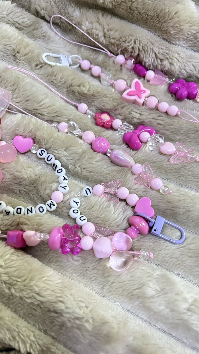 The Origin: APINK in Manila freebies!

Handmade Keychain/Bagcharms (Names, Song name, Regular)
- 1:1
- Limited pieces (est. is 50)
- Open for trades
- May 10, 2026
- Loc &amp; Time: TBA 

Like &amp; rt to reach more pandas 🐼 
Thank you ❤️

#The_Origin_Apink_Manila #ApinkInManila #Apink