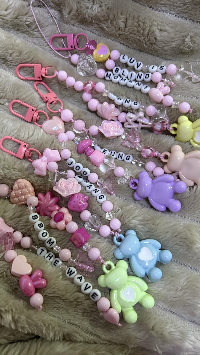 Kkangbbom's tweet photo. The Origin: APINK in Manila freebies!

Handmade Keychain/Bagcharms (Names, Song name, Regular)
- 1:1
- Limited pieces (est. is 50)
- Open for trades
- May 10, 2026
- Loc &amp; Time: TBA 

Like &amp; rt to reach more pandas 🐼 
Thank you ❤️

#The_Origin_Apink_Manila #ApinkInManila #Apink https://t.co/ryd6VSS4t7