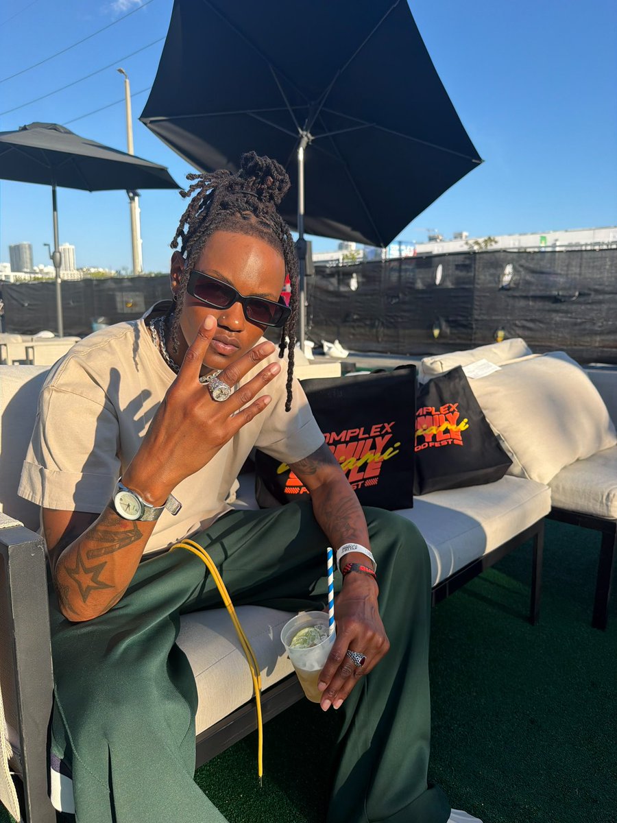 PR1NCExxx's tweet photo. but life still lit https://t.co/gp3OE3yK1A