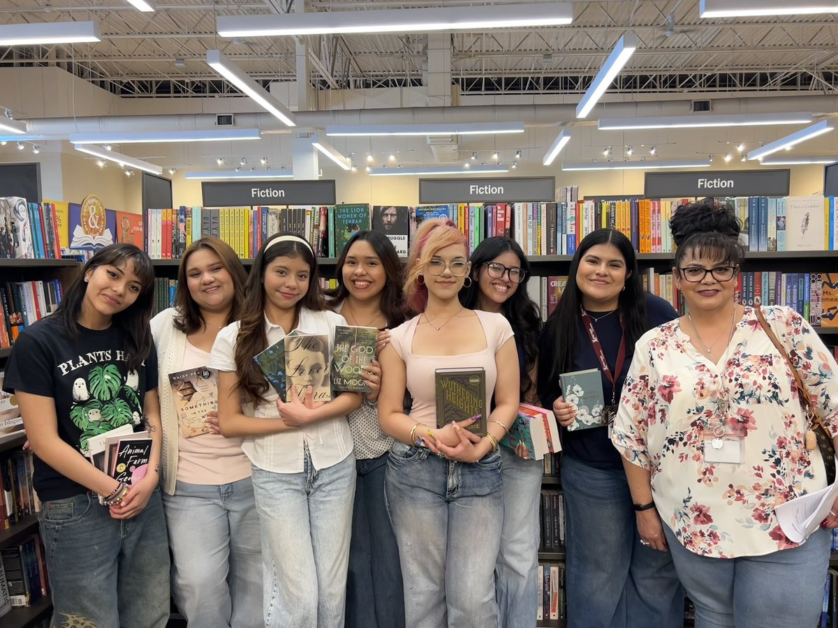 Ysleta High School Library tweet media